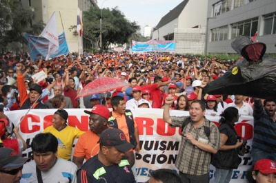 Perú: Central sindical marchará hacia el palacio presidencial en paro nacional
