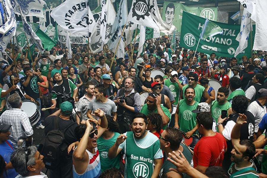 Argentina: Trabajadores estatales exigen estabilidad en su primera huelga contra Macri