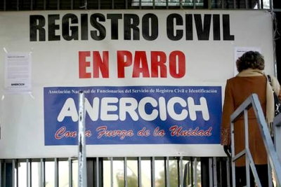 Chile: Funcionarios públicos marchan en apoyo a la huelga en el Registro Civil