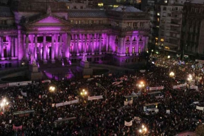  La masiva marcha contó con el apoyo de organizaciones humanitarias, estudiantiles, sindicales, judiciales, de todos los partidos políticos e incluso de la Iglesia católica, culto mayoritario en Argentina.