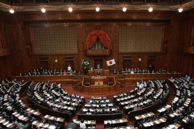 Aprueba Cámara baja de parlamento japonés reforma a ley laboral