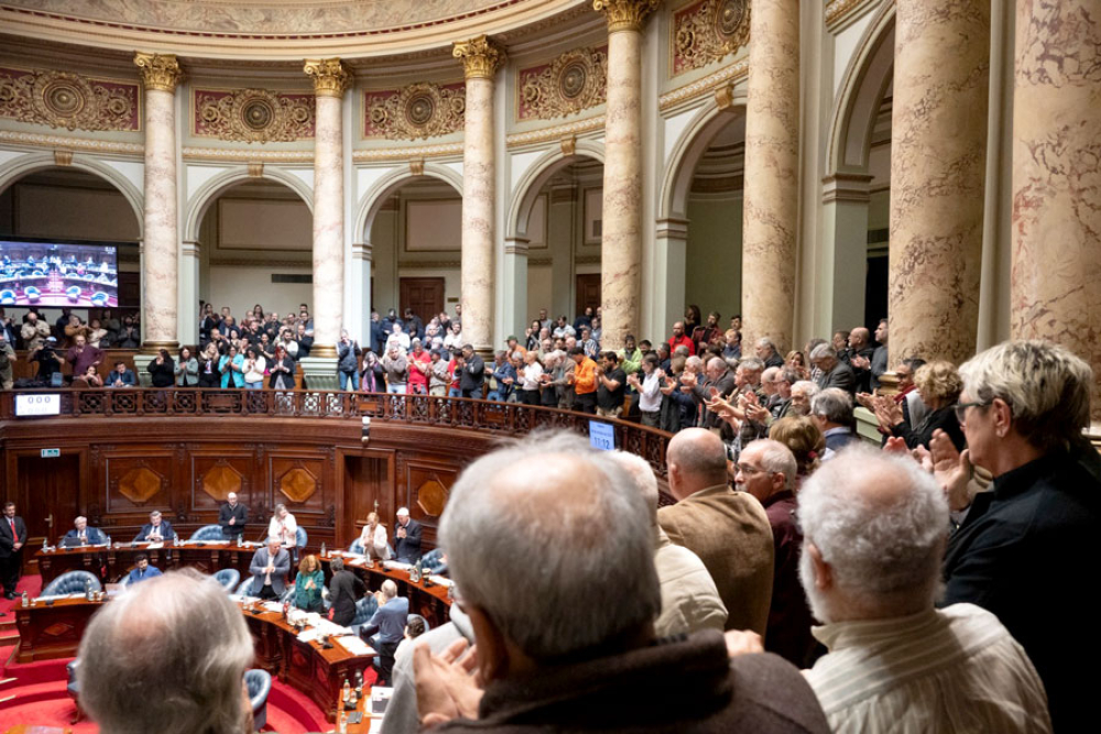 Parlamento a la CNT