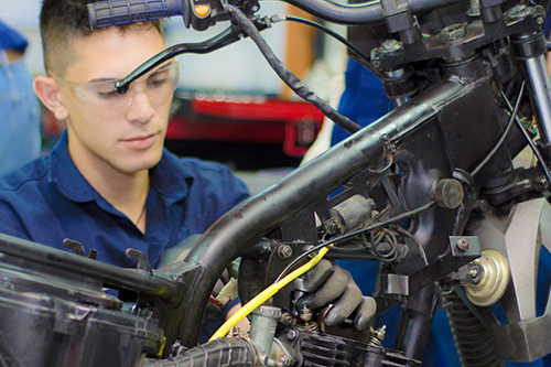 adolescente mecanica