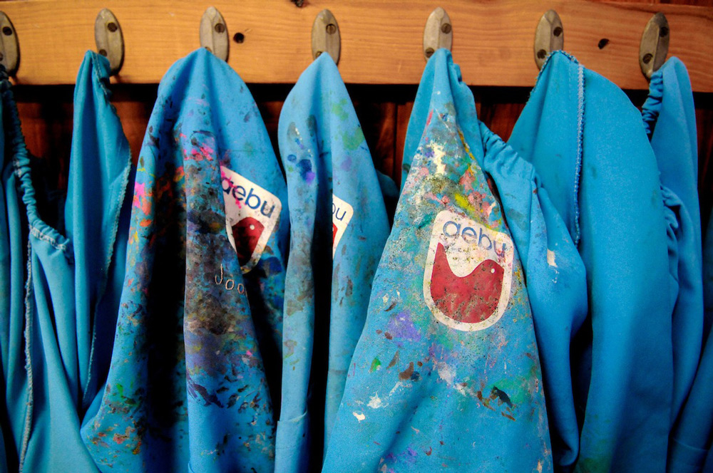 Tunicas manchadas de niños del jardin de AEBU