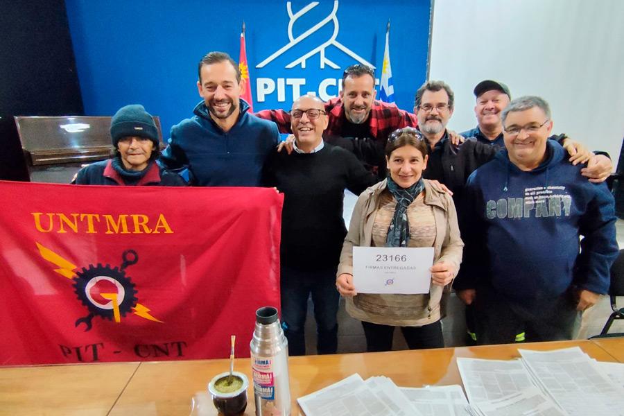 Untmra hace entrega de las firmas juntadas